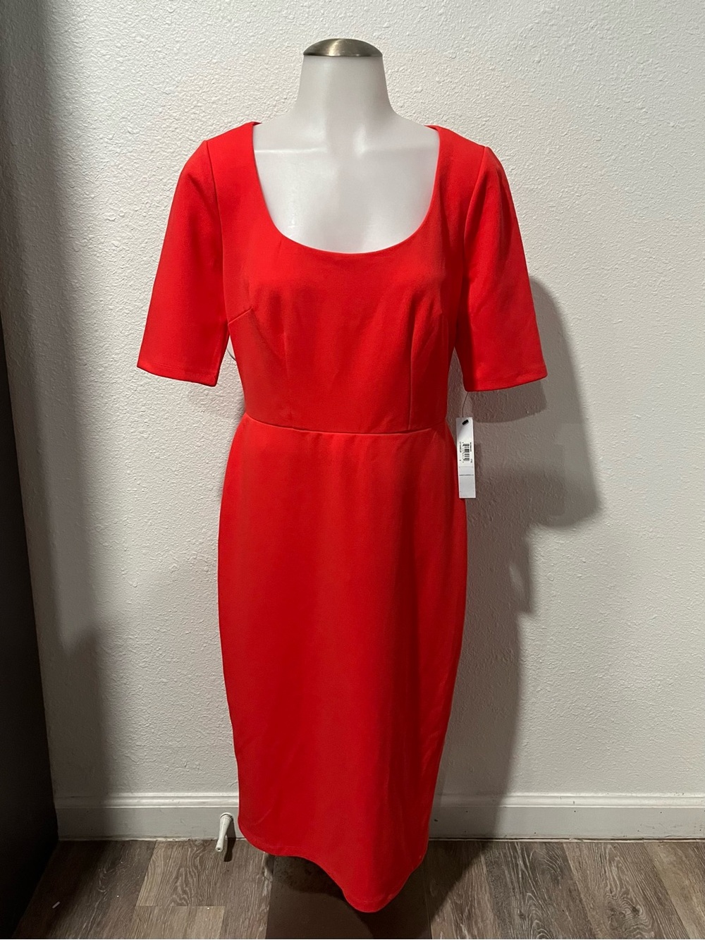 NWT Maggy London Scoop Neck Sheath Dress Size 4